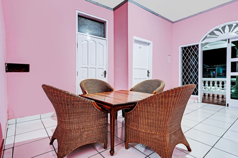 Others 4, OYO 90289 Lestari Syariah Homestay, Cirebon