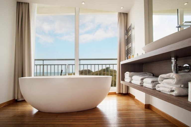 Bathroom 5, Le Grand Large, Charente-Maritime