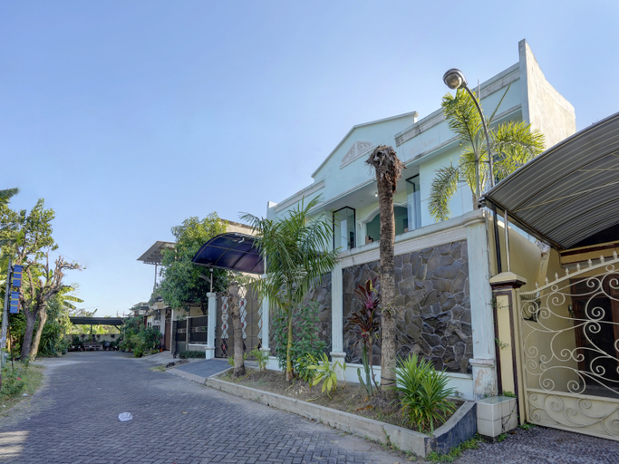 Exterior & Views 1, Spot On 91524 Victory Homestay Syariah, Surabaya