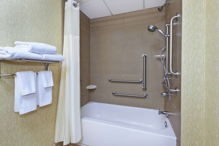 Bathroom 5, DoubleTree by Hilton Hotel Holland, Ottawa