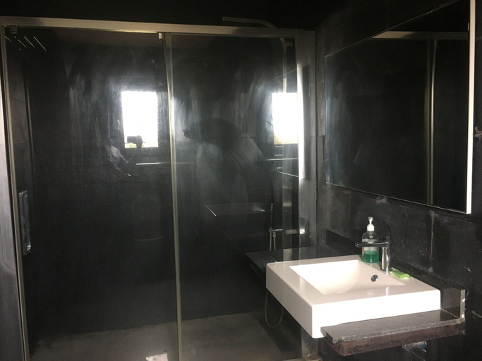 Bathroom 4, Hotel De Kajola, Eti-Osa