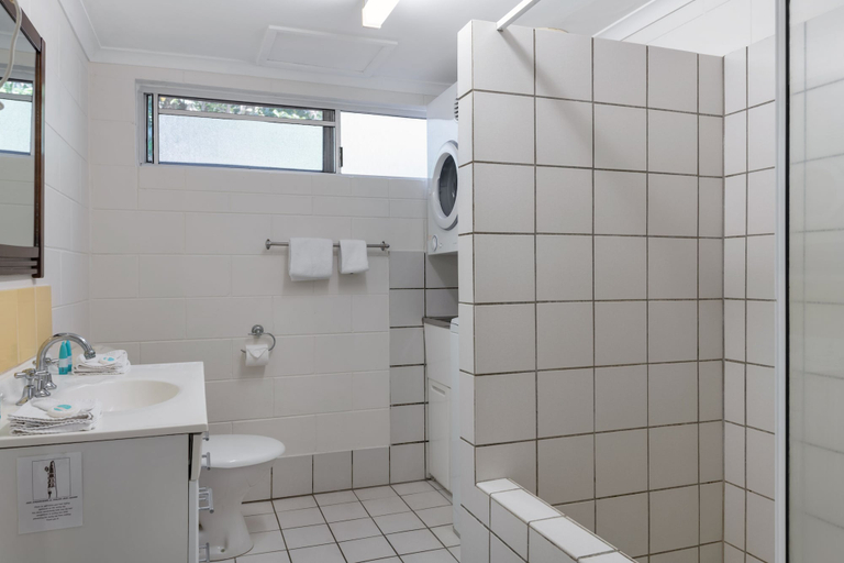 Bathroom 5, Lychee Tree Holiday Apartments, Douglas