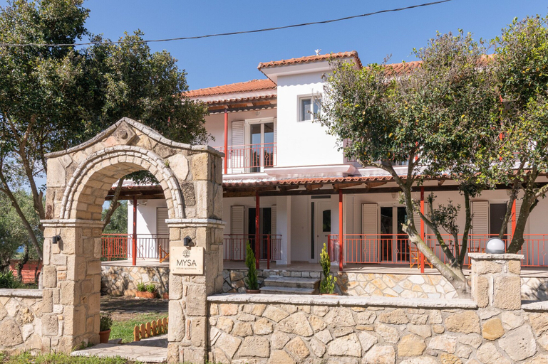 Exterior & Views
