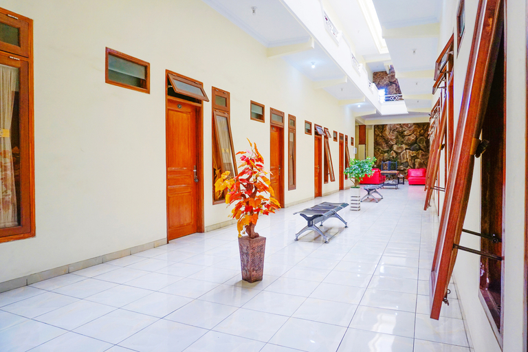 Others 2, OYO Flagship 90723 Berlima Guest House Syariah, Malang