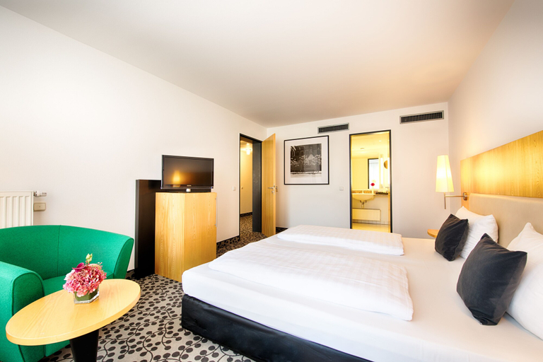 Bedroom 2, Four Points by Sheraton Offenbach Plaza, Offenbach am Main