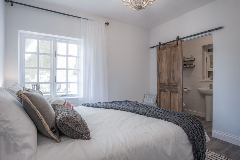 Bedroom 2, The Sand Castle - 2 Bedroom Apartment - Tenby, Pembrokeshire