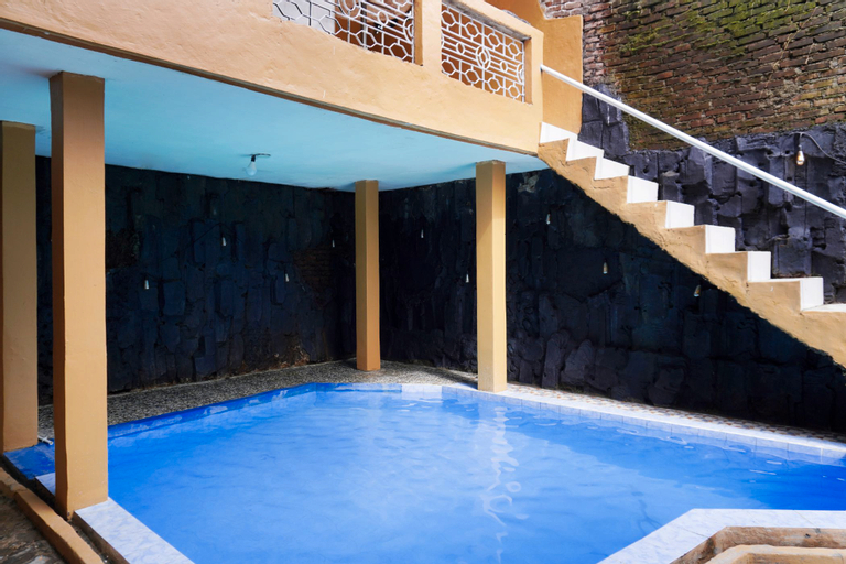 Swimming Pool 4