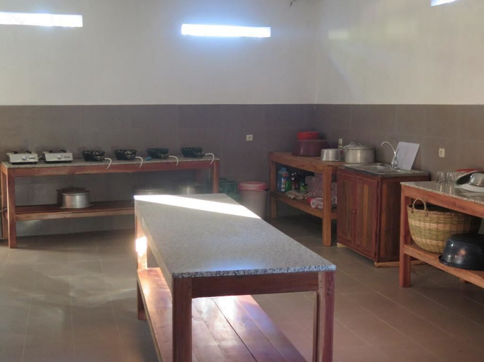 Others 4, Youth Hostel, Diana