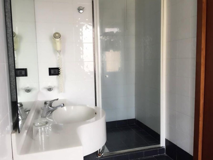 Bathroom 3, Hotel Giardino Degli Aranci, Napoli