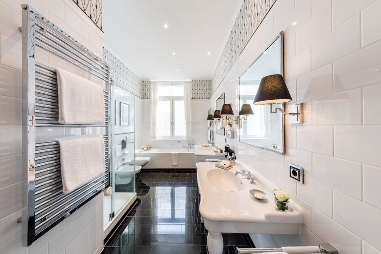 Bathroom 5, Fairmont Hotel Vier Jahreszeiten, Hamburg