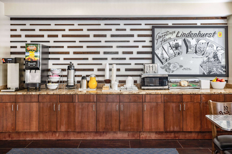 Food & Drinks 5, Super 8 by Wyndham Lindenhurst, Suffolk