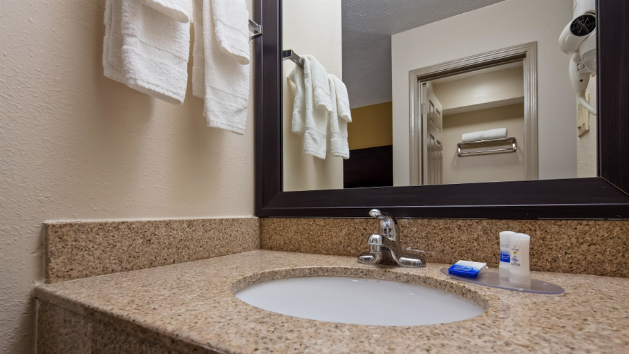 Bathroom 4, Best Western Paris Inn, Bourbon