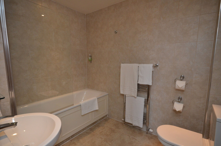 Bathroom 4, Best Western Plus Nottingham Westminster Hotel, Nottingham
