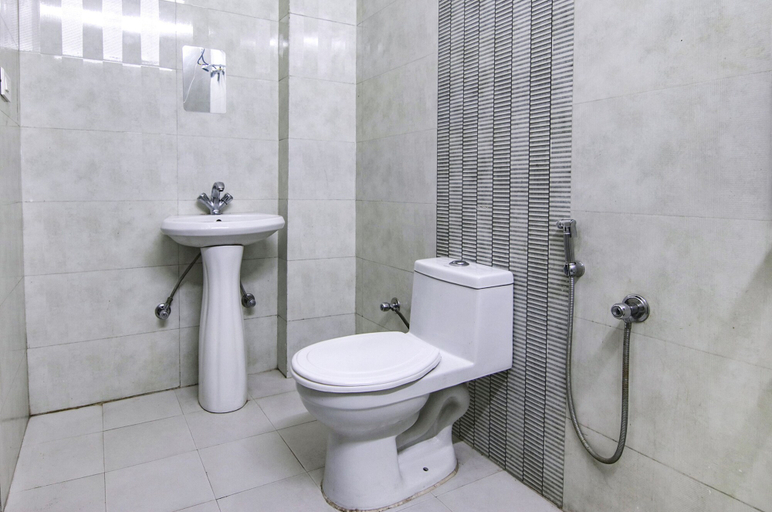 Bathroom, Fabhotel The Orient, Hardwar