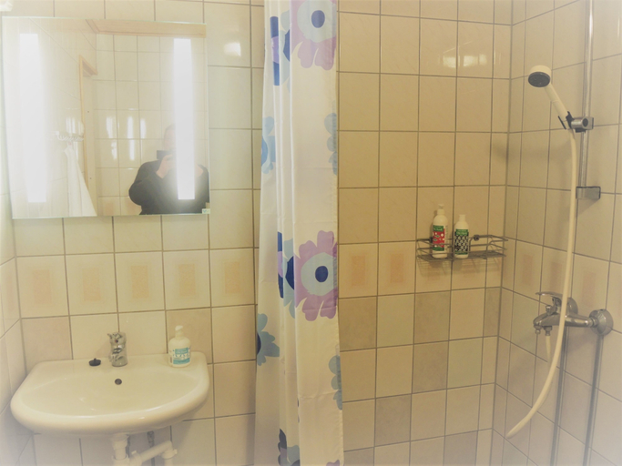 Bathroom 3, Tuukkalan tila B & B, Southern Savonia