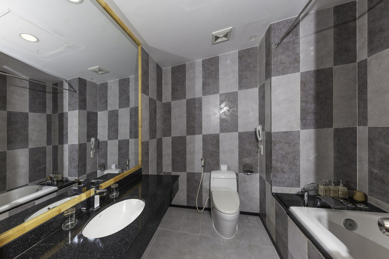 Bathroom 4, Romance Hotel, Huế