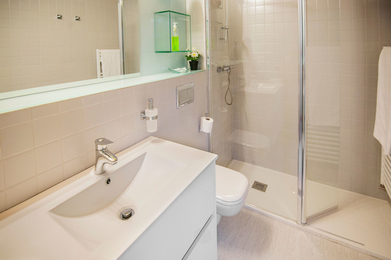 Bathroom 25