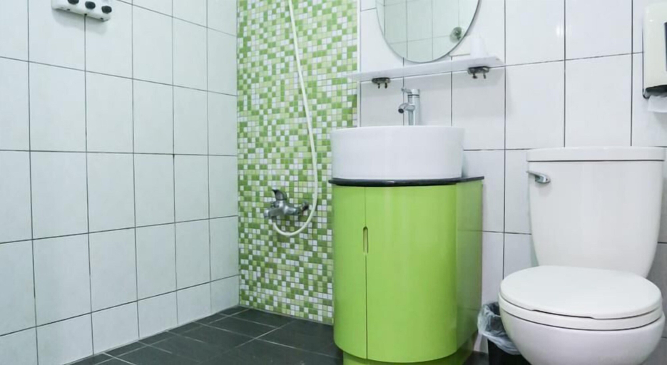 Bathroom 4, Bin City Hotel, Hsinchu City