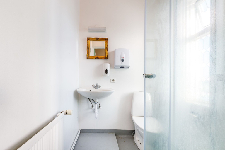 Bathroom 3, Riverside Hostel, Blönduós