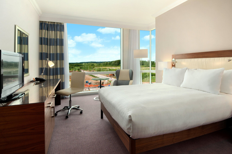 Bedroom 3, Hilton Reading Hotel, Wokingham
