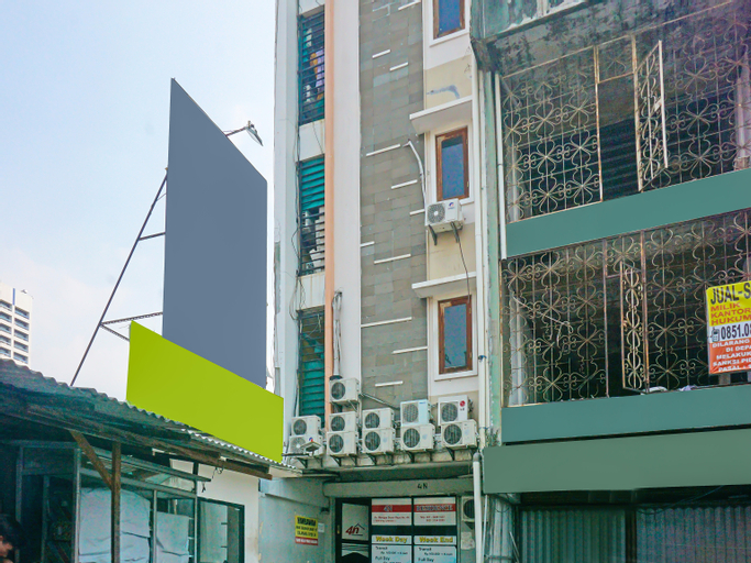 Exterior & Views 3, OYO 92580 4n Residence, West Jakarta