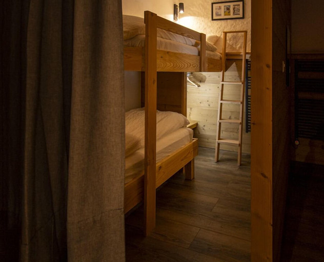 Bedroom 3, La Bergere, Sierre