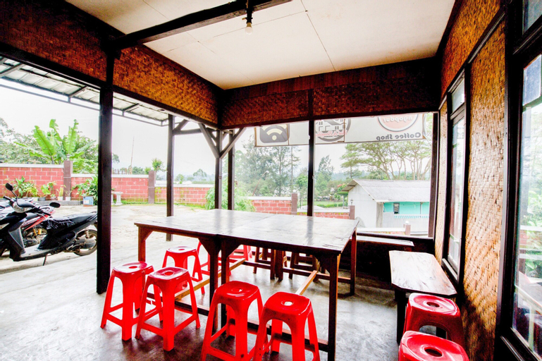 Food & Drinks 5, Super OYO 2961 Artana Bed & Breakfast, Bandung