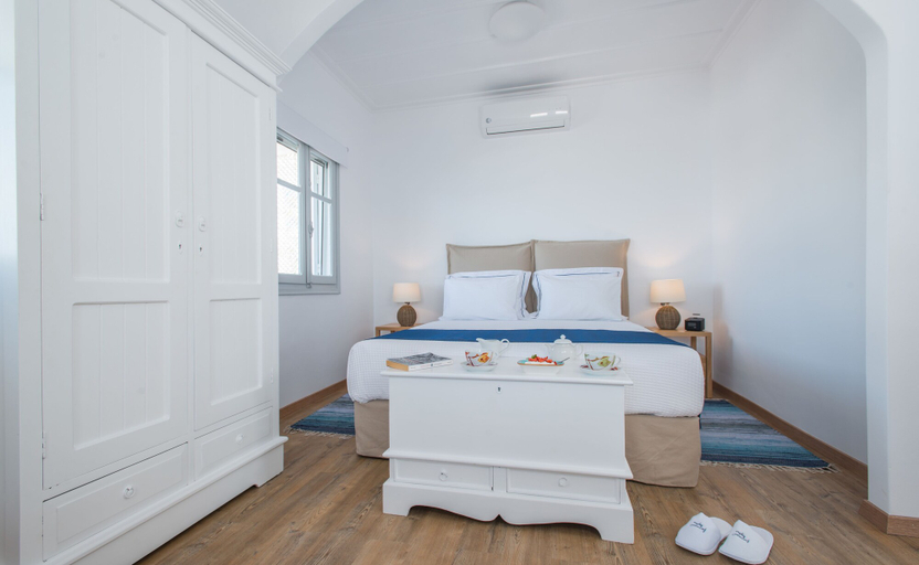 Bedroom 3, Bellevalia Hydra, Attica