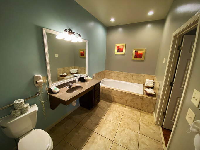 Bathroom 3, Copperhead Lodge and Resort Cabin Rentals, Union