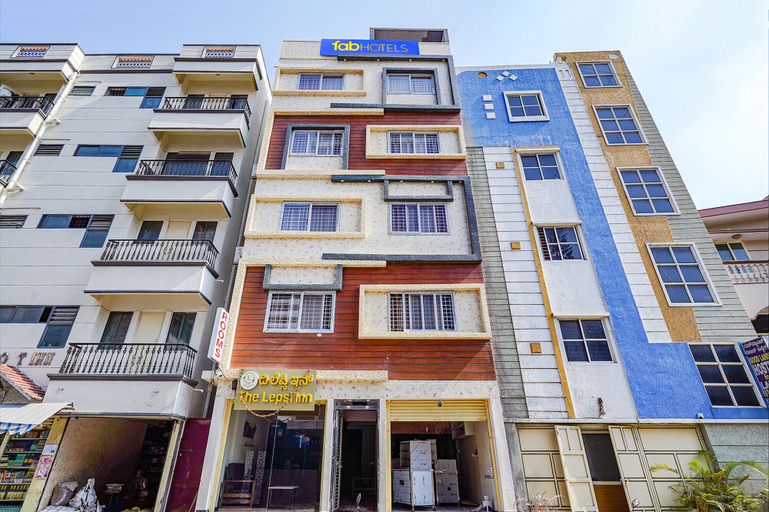 Exterior & Views