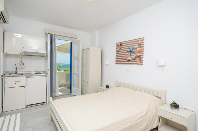 Bedroom 5, Studios Diogenis, South Aegean
