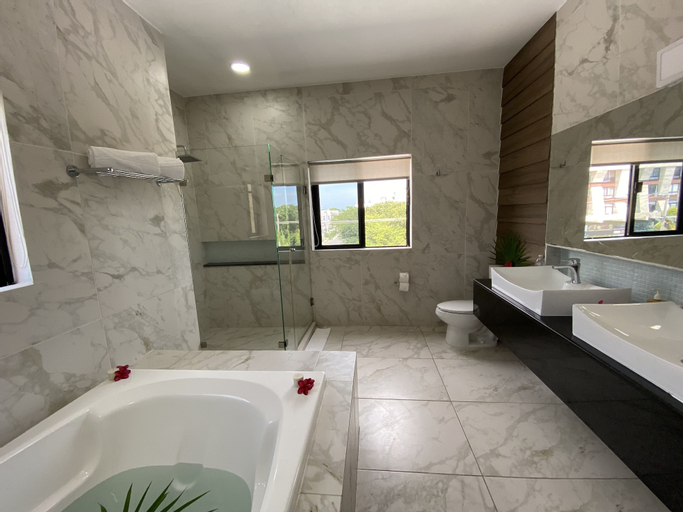 Bathroom 26