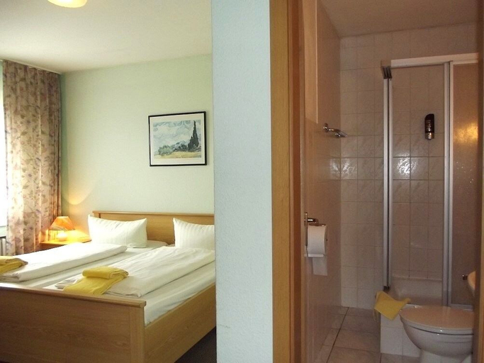 Bedroom 4, Hotel-Restaurant Dümptener Hof, Mülheim an der Ruhr