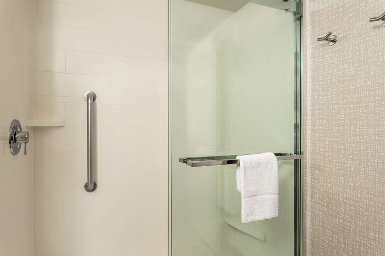 Bathroom 4, Hampton Inn Milwaukee/Brookfield, Waukesha
