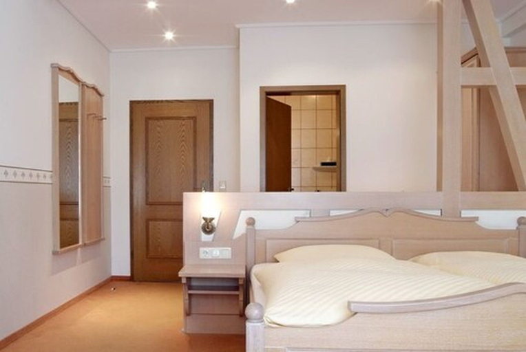 Bedroom 4, Hotel-Gasthof Rödertor, Ansbach