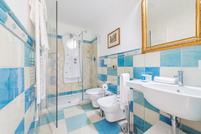 Bathroom 5, Palazzo Sassi, Napoli