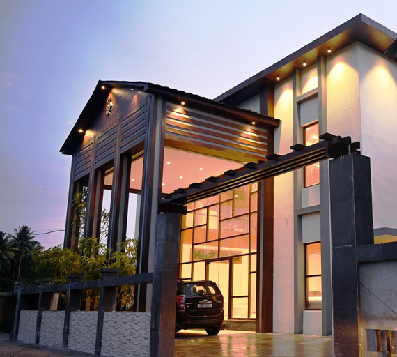 Exterior & Views