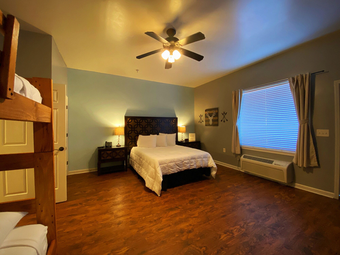 Bedroom 2, Copperhead Lodge and Resort Cabin Rentals, Union