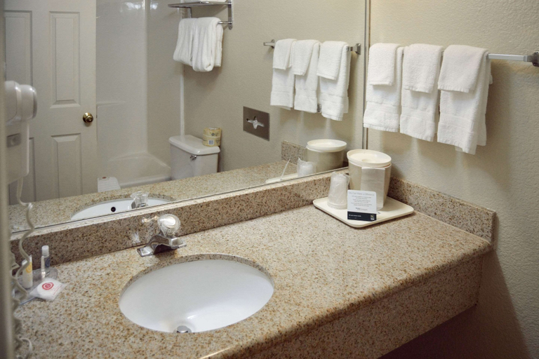 Bathroom 4, Quality Inn Yosemite Valley Gateway, Mariposa