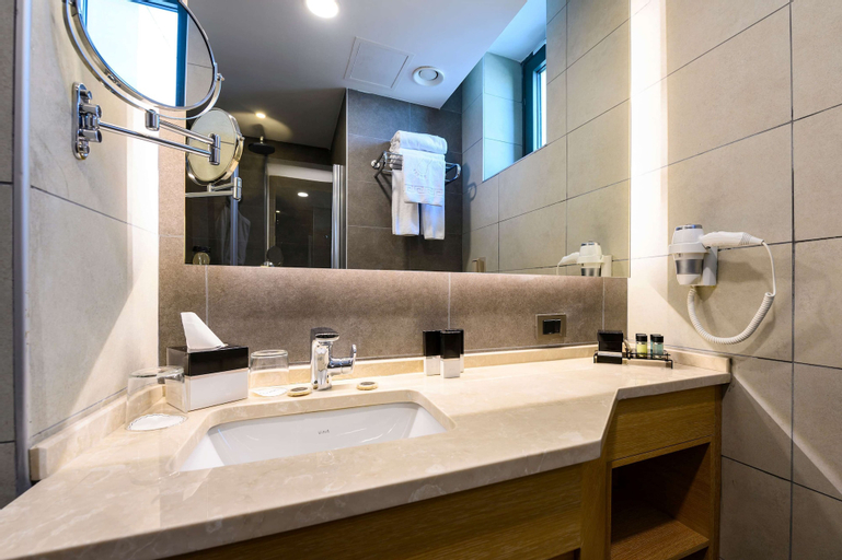 Bathroom 23
