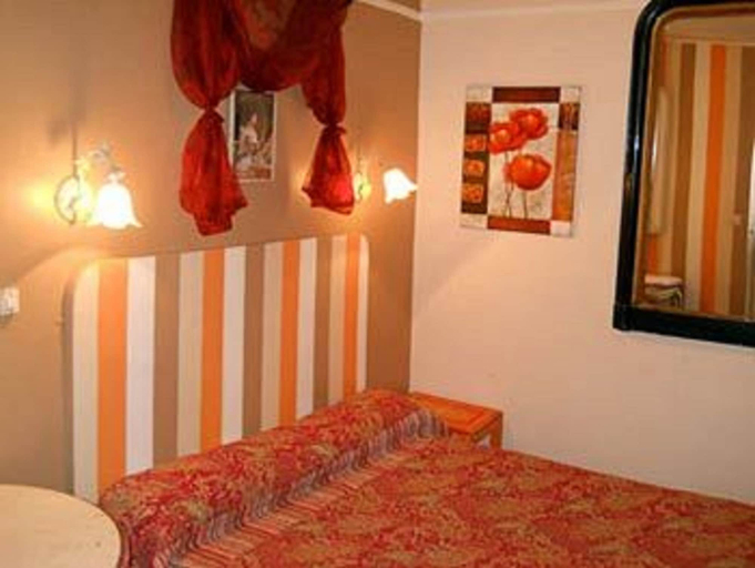 Bedroom 2, Hotel de Lille - Louvre, Paris