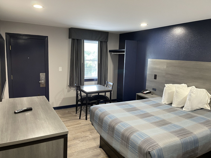 Bedroom 13