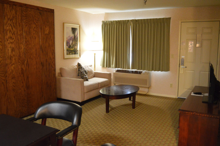 Others 5, Cedar Lodge, Mariposa