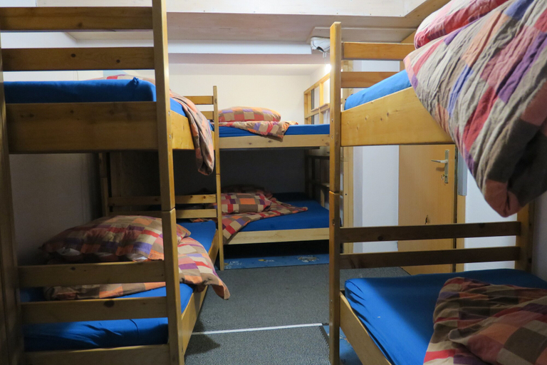 Bedroom 2, SnowBunnys BackPackers Hostel, Kitzbühel