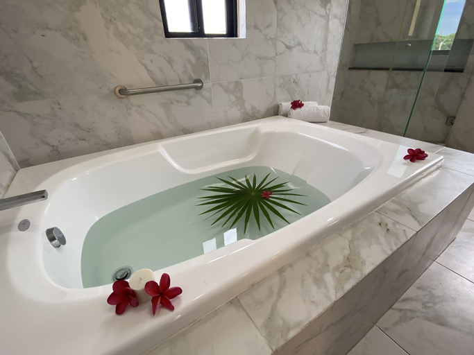 Bathroom 25
