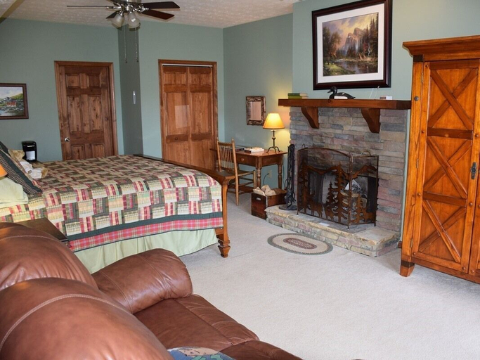 Bedroom 2, Long Mountain Lodge , Lumpkin
