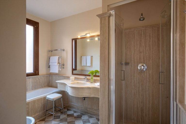 Bathroom 5, Hotel Mozart, Rome
