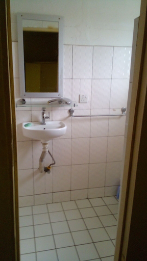 Bathroom 3, Green Bamboo Hotel, Western Urban