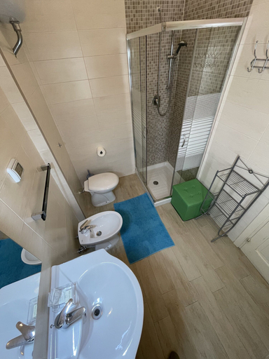 Bathroom 5, Dolci Notti, Bari