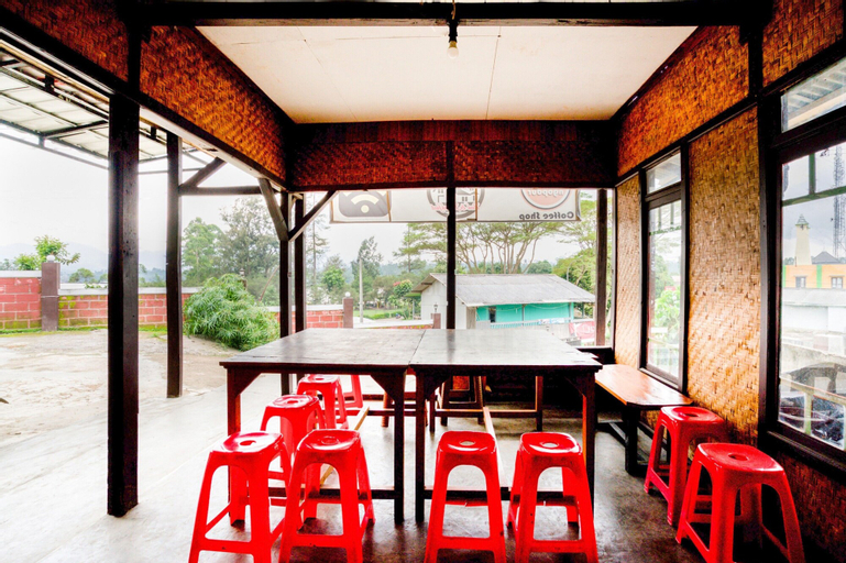 Food & Drinks 4, Super OYO 2961 Artana Bed & Breakfast, Bandung